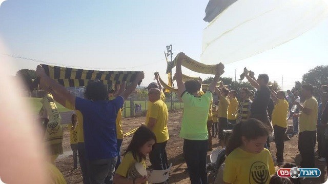 המשיכו ללוות את השחקנים, גם בחוץ מול גדרה. אוהדי נורדיה (אבישי סלע)